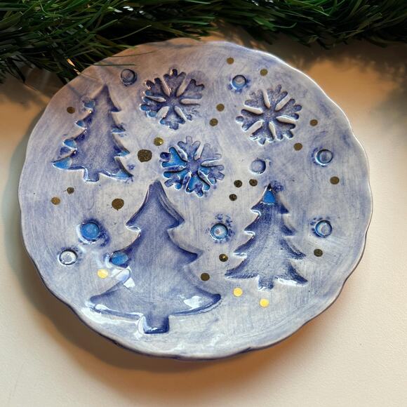 Blue Ceramic Snowflake & Spruce Tree Ring, Trinket or Ear Bud Ceramic Dish - Picture 10 of 10